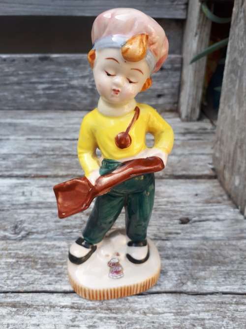 Kingsway England Ceramic Glazed Figurine