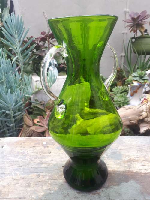 Stunning 1960`s Garlick Stores Emerald Green Glass Vase