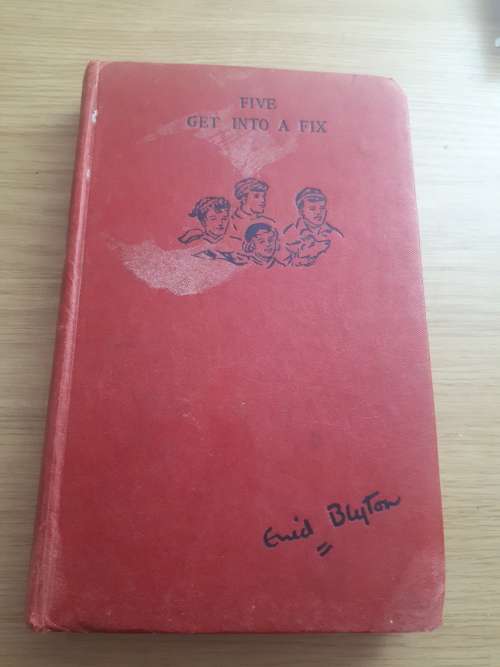 Enid Blyton Five Get Into A Fix (1966 Hardcover)