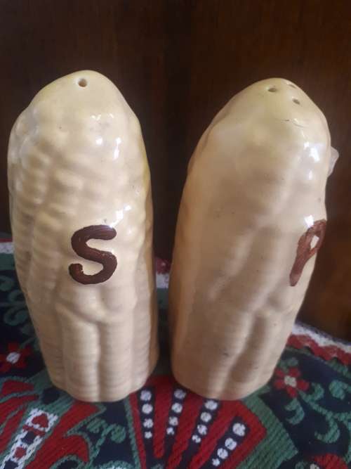 Retro Corn Shaped Ceramic Salt And Pepper