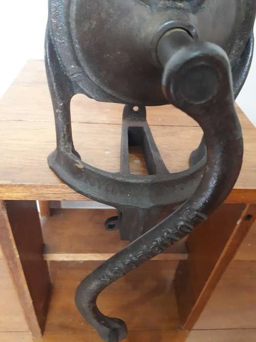 Circa 1837 - 1901 Large Lovelock No3 Cast Iron Coffee Grinder (Working)