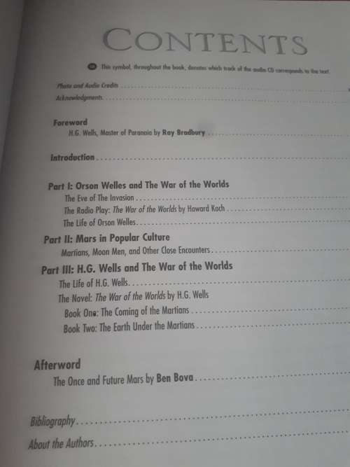 Deluxe Illustrated Edition `The War of the Worlds` H.G. Wells Includes 1938 Panic Broadcast CD