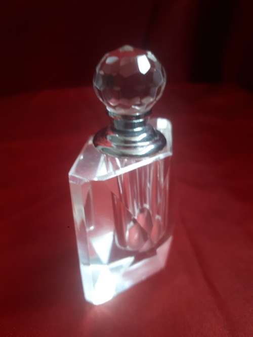 Stunning Vintage Crystal Perfume Bottle With Original Stopper (Mint Condition)