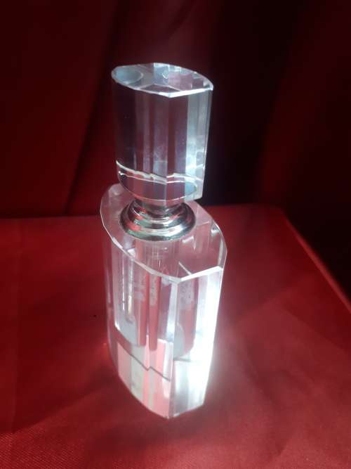 Stunning Vintage Crystal Perfume Bottle with Original Stopper (Mint Condition)