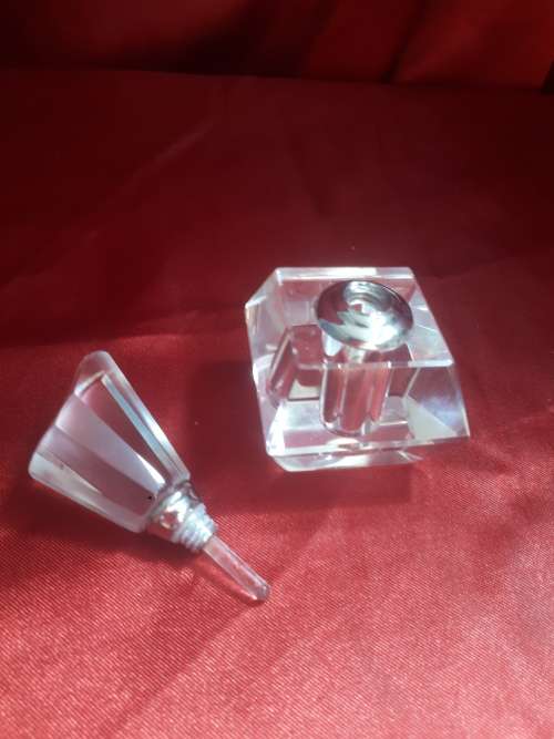 Stunning Vintage Crystal Perfume Bottle with Original Stopper (Mint Condition)