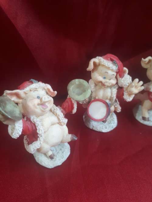 Set of 5 Vintage Ceramic Handpainted Piggy Band Xmas Themed