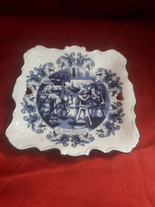 Delft Nut Dish `The Ham Smoker` Series No 1480