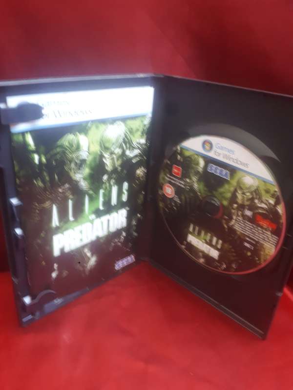 ALIENS VS PREDATOR `PC`