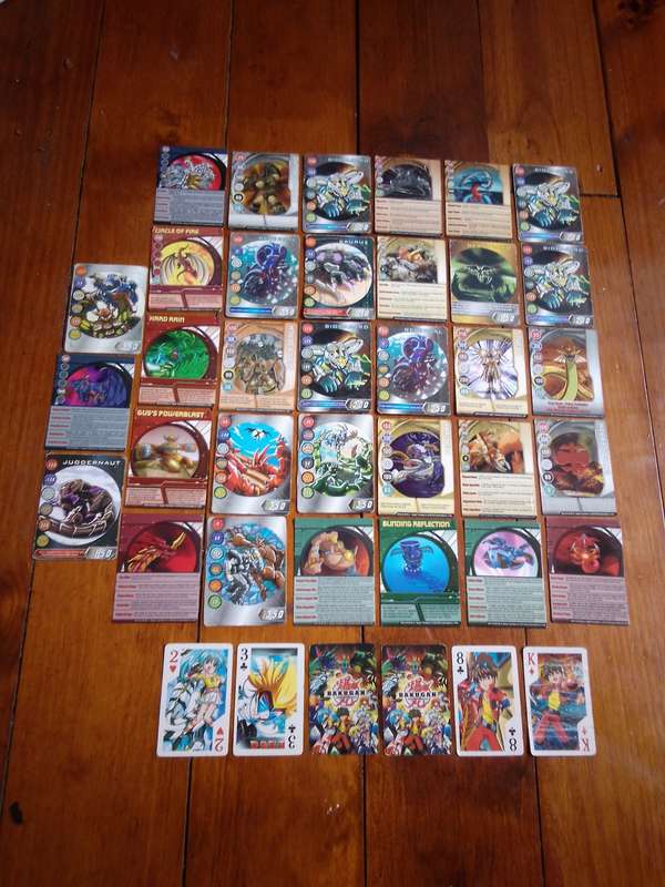 33 x (2008 - 2010) BAKUGAN BATTLE BRAWLERS TRADING CARDS