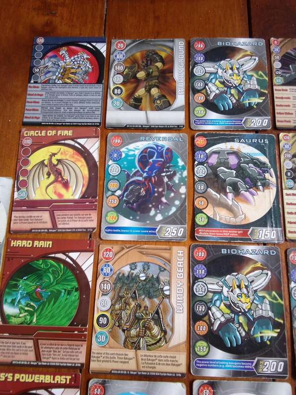 33 x (2008 - 2010) BAKUGAN BATTLE BRAWLERS TRADING CARDS