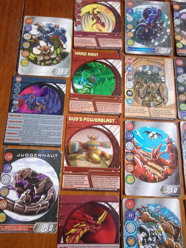 33 x (2008 - 2010) BAKUGAN BATTLE BRAWLERS TRADING CARDS