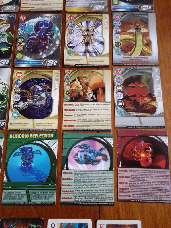 33 x (2008 - 2010) BAKUGAN BATTLE BRAWLERS TRADING CARDS