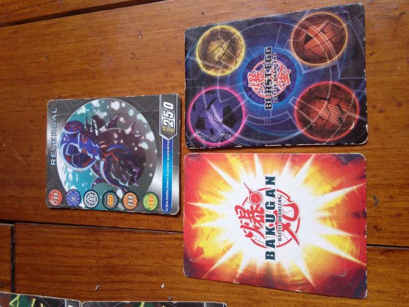 33 x (2008 - 2010) BAKUGAN BATTLE BRAWLERS TRADING CARDS