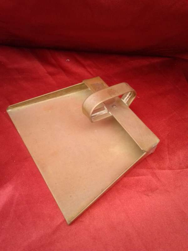 Old Brass Scoop (Silent Butler)