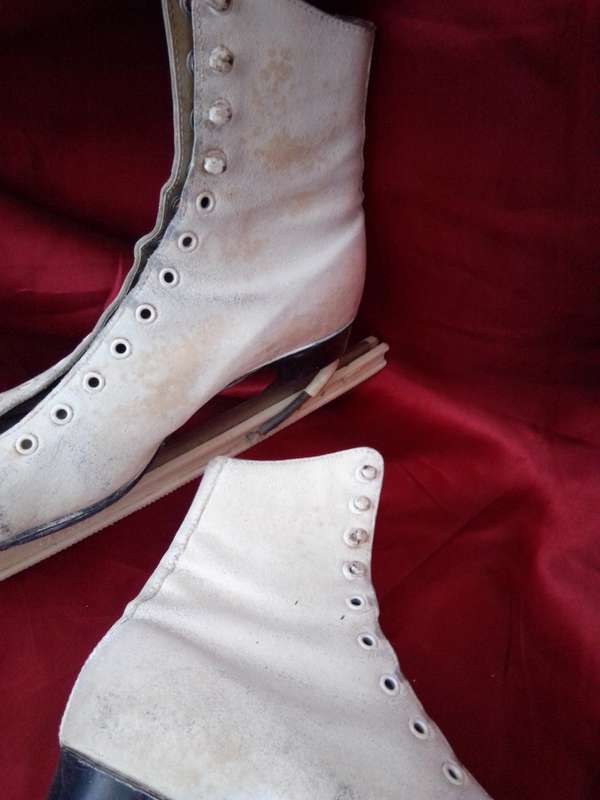 Circa 1940`s Pair Ladies Leather Ice Skates C.C.M Canada Size 9 1/3