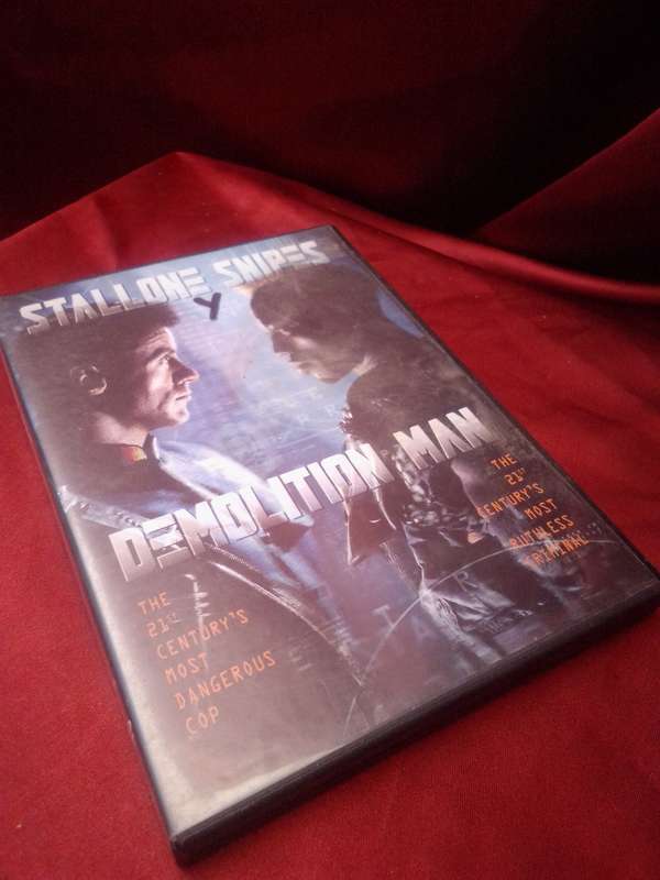 DEMOLITION MAN DVD