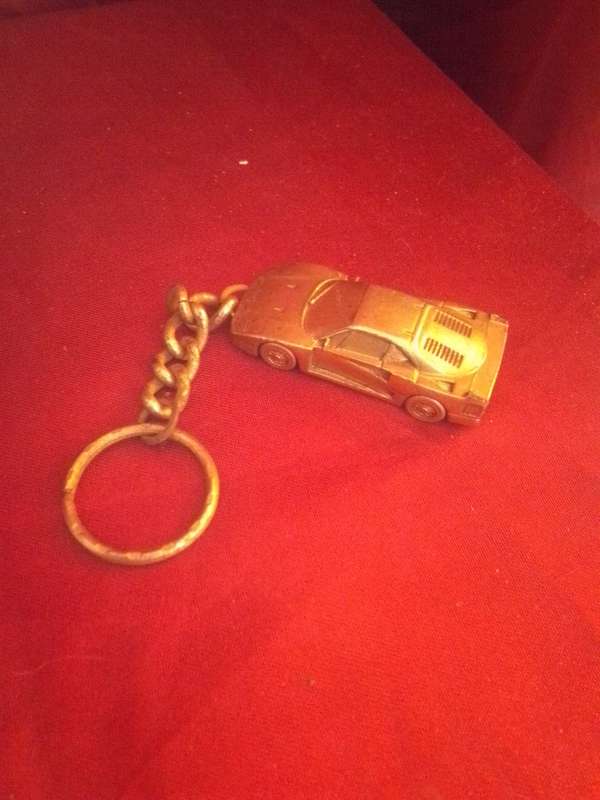 Highly Collectable Retro Bburago Italy Ferrari F40 Keychain