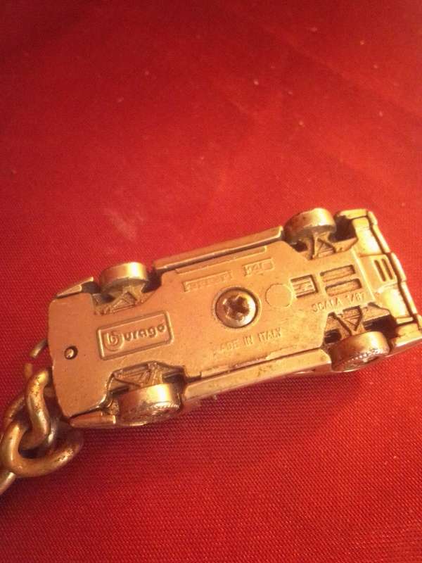 Highly Collectable Retro Bburago Italy Ferrari F40 Keychain
