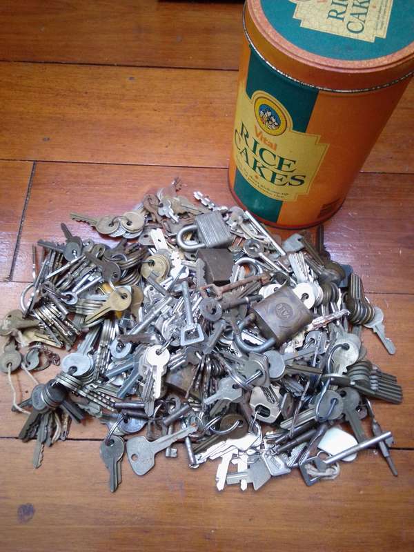 500 + (5KG) Vintage Keys / Locks - See Description And Photos