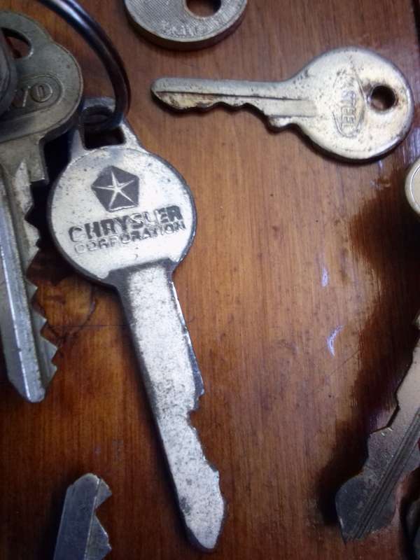 500 + (5KG) Vintage Keys / Locks - See Description And Photos