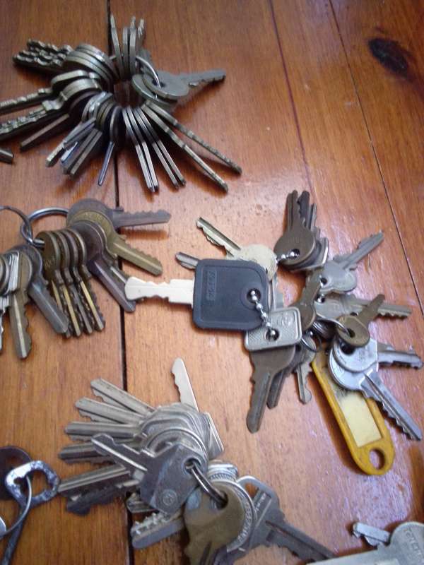 500 + (5KG) Vintage Keys / Locks - See Description And Photos