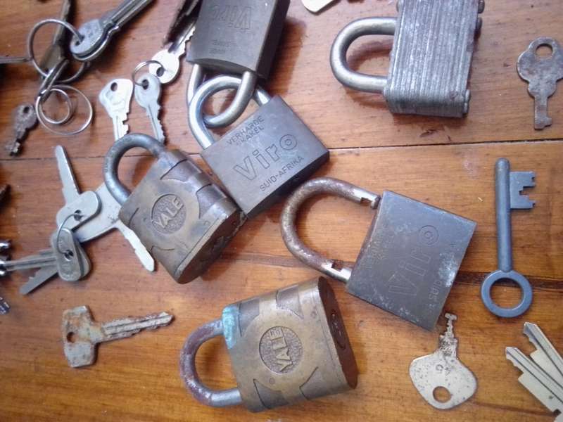 500 + (5KG) Vintage Keys / Locks - See Description And Photos
