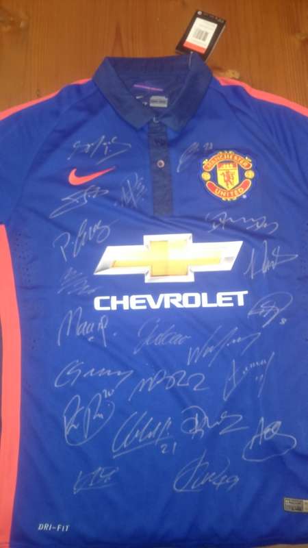 SIGNED MANCHESTER UNITED AWAY SHIRT ((FREE SHIPPING))