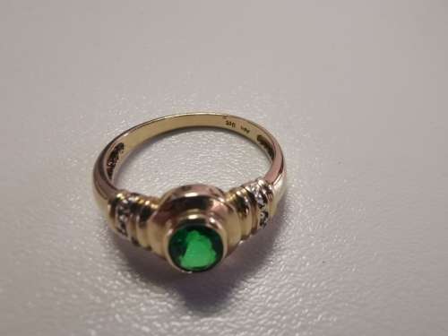 9ct Ladies ring- 2,79g