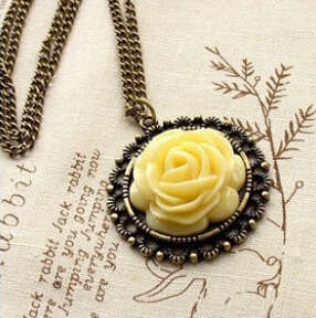 ** FABULOUS ** ANTIQUE YELLOW ROSE NECKLACE WITH LONG CHAIN