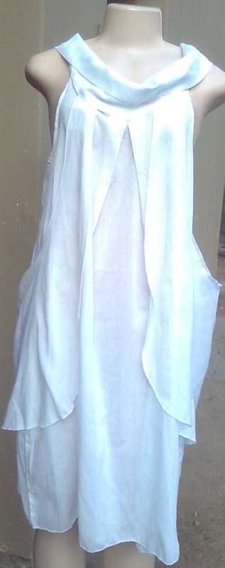 BEAUTIFUL WHITE DRESS - SIZE: MEDIUM