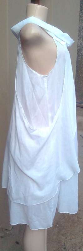 BEAUTIFUL WHITE DRESS - SIZE: MEDIUM