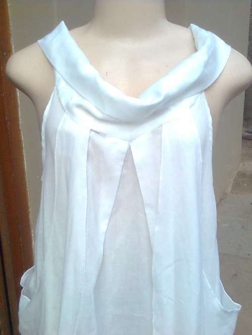 BEAUTIFUL WHITE DRESS - SIZE: MEDIUM