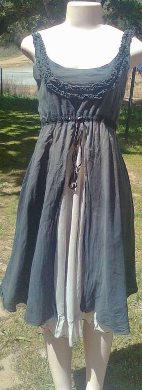 BEAUTIFUL LADIES DRESS - SIZE:  LARGE
