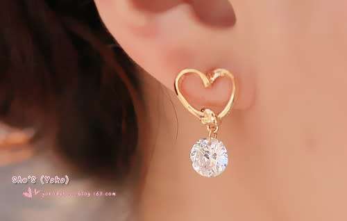 ***ELEGANT*** GOLD PLATED HEART STUDS WITH ZIRCONIA