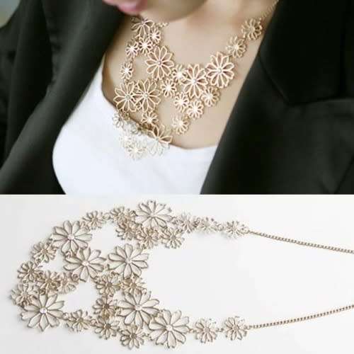 *** STUNNING *** GOLDEN HOLLOW FLOWER NECKLACE