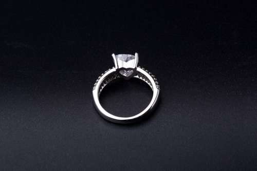 ***ELEGANT*** 925 STERLING SILVER HEART SHAPE RING