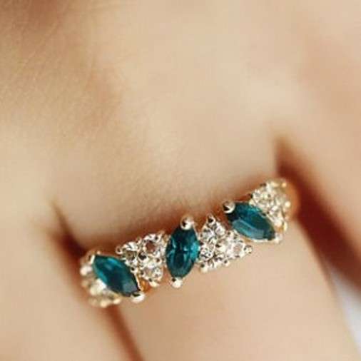 SIMPLE ZINC ALLOY CRYSTAL LADIES RING SIZE 6.5