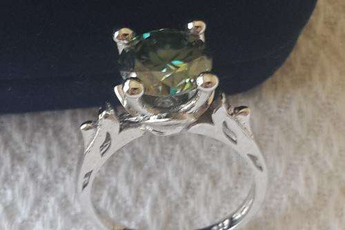 Stunning - 2.21ct -Fancy Green - VS1 - Moissanite + 2 x Real Black Diamonds  - SILVER!!