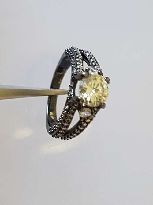 Amazing 1.25ct Center - H-J VVS1 + 90 X 2 Pointers - Moissanite Ring - ONLY 1 LIKE THIS!
