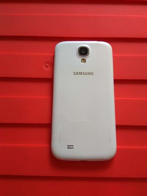 Samsung Galaxy S4  -32GB- White Frost - Local Stock +Cover + Screen Tempered Glass