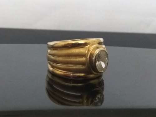 Beautiful - Solid 9ct Yellow Gold Ring 8.2 Grams