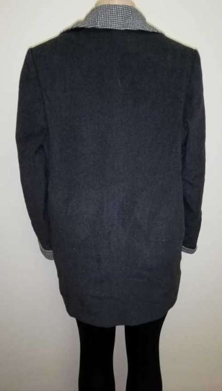 Gorgeous grey Coat with check detailing