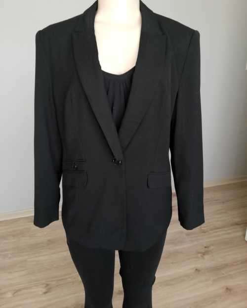 Fitted Black Blazer