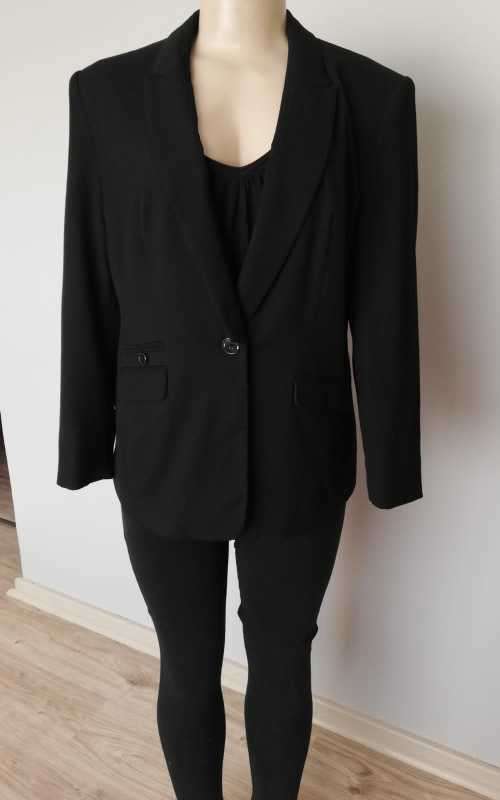 Fitted Black Blazer