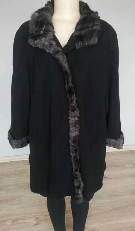 luxury Coat with faux fur trim