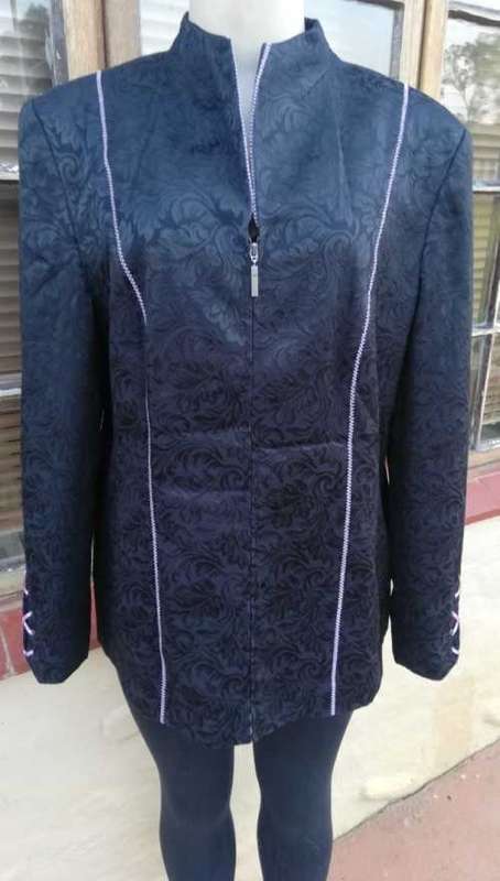 Gorgeous Black Zip up Coat