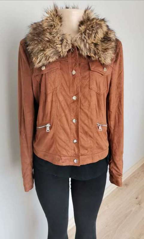 Gorgeous Suede jacket with fur collar