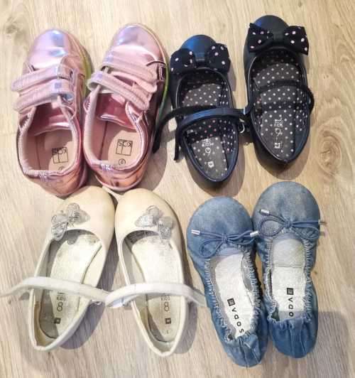 4 pairs of girls shoes