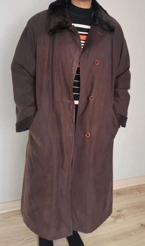 Gorgeous brown suede Trench coat with fur trim