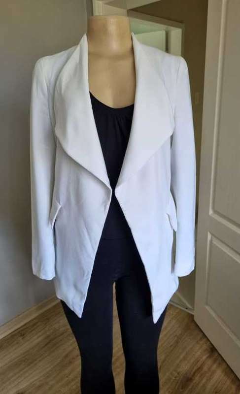 Beautiful white ZARA waterfall jacket